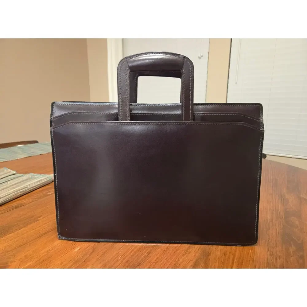 Vintage Heritage Leather Document Portfolio with Retractable Handels. Burgandy